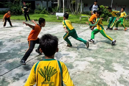 Olahraga Tradisional Comeback: Main Engklek dan Gobak Sodor Versi Kekinian