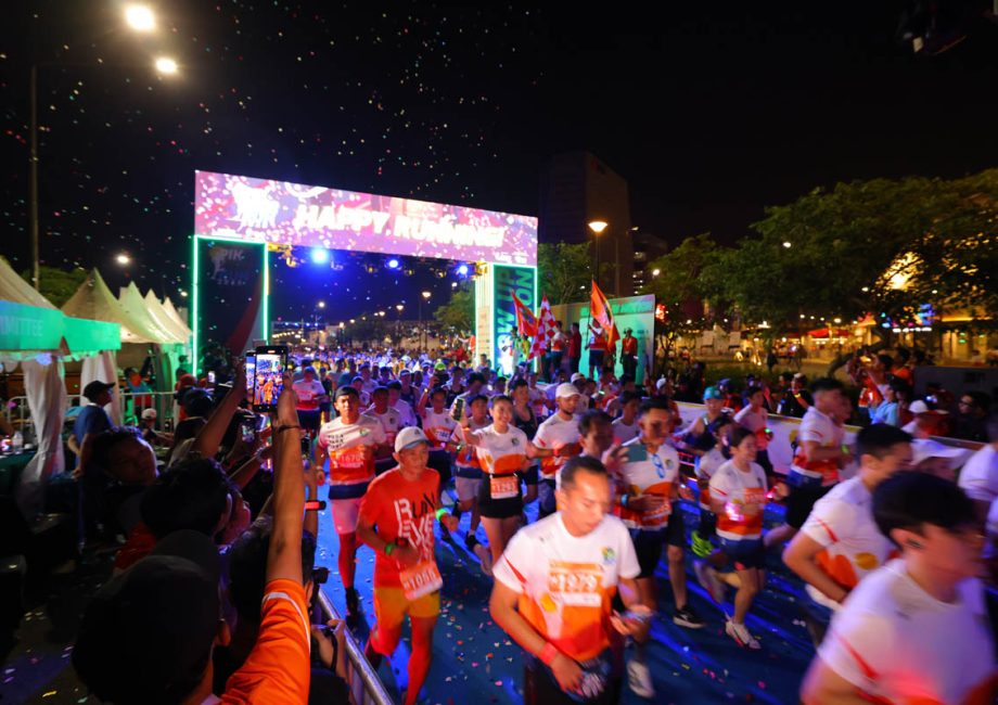 Lari Malam 'Night Glow Run' di Jakarta: Tren Lari Urban yang Bikin Malam Makin Berkilau